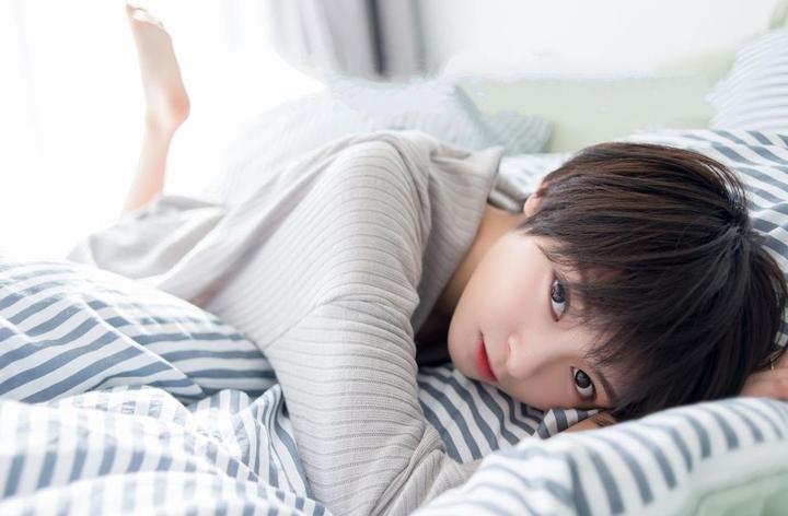 校花奔向厕所的瞬间