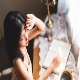 公司老板要求真空上班？职场自由与规矩的碰撞